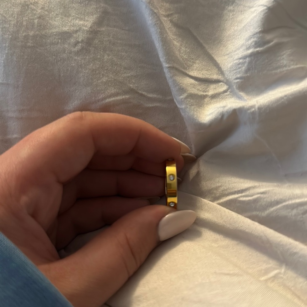 Diamond gold ring